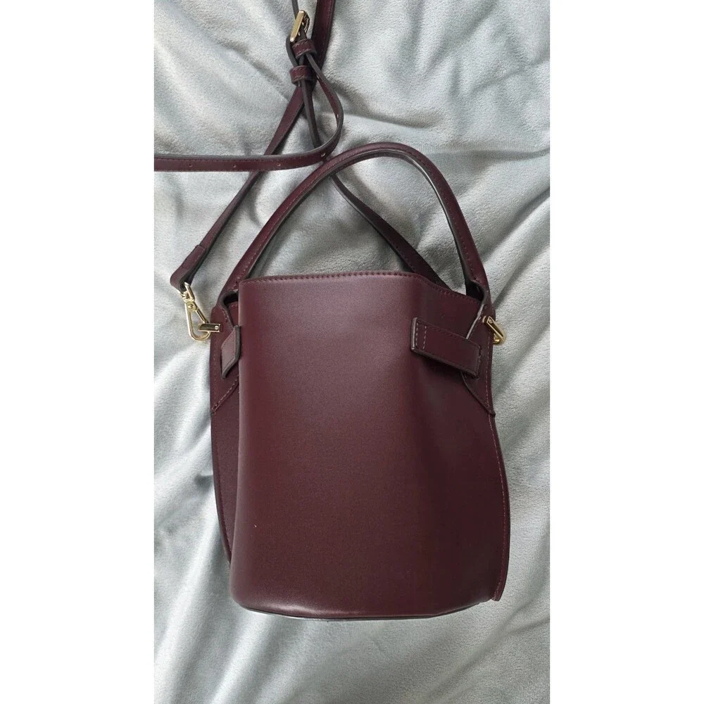 Liz Claiborne liz claiborne